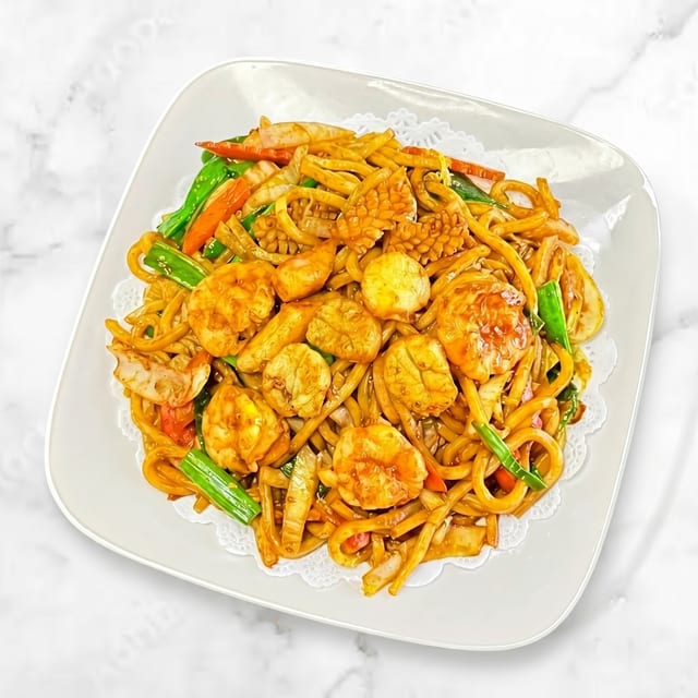 Seafood Yaki Udon.
