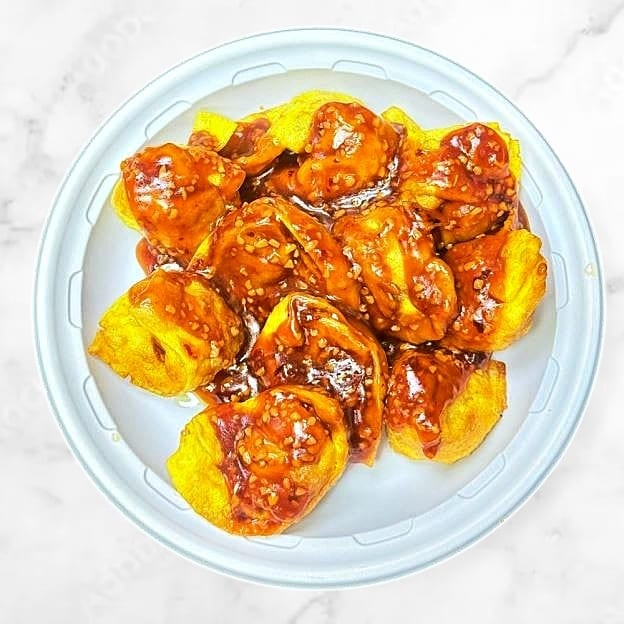 Pan-fried Wonton with Garlic Sauce 鱼香煎云吞.