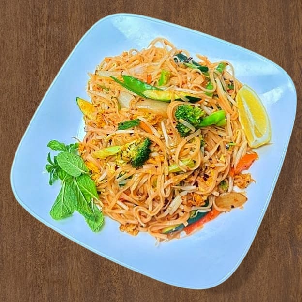 Vegetable Pad Thai 泰式菜炒米粉.