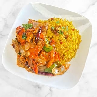 Thai Basil Chicken - Lunch 午餐九层塔鸡加辣椒干3 条
