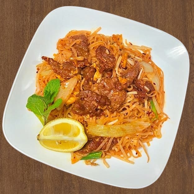 Beef Pad Thai 泰式牛肉炒米粉.
