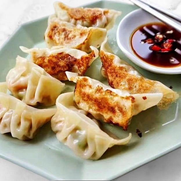 Fried Pork Dumplings (8) 猪肉锅贴.