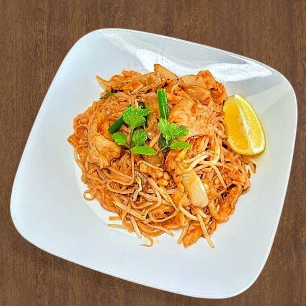 Chicken Pad Thai 泰式鸡肉炒米粉.