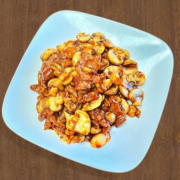 Beef with Mushroom 蘑菇牛.