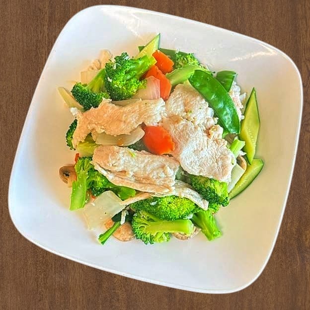 Steamed Chicken with Mixed Vegetables 水煮什菜鸡.