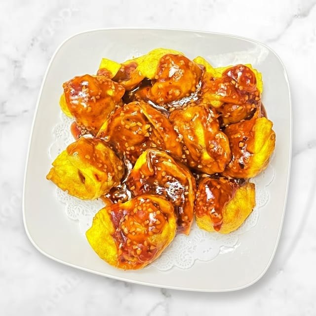 Pan-Fried Wonton with Garlic Sauce.